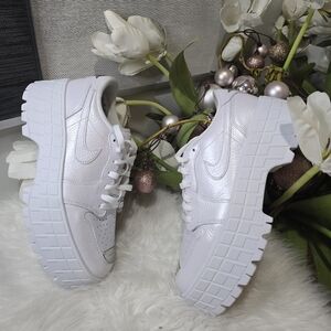 Nike Air Jordan Wmns Jordan 1 Low Brooklyn 'White Metallic Silver' size11.5 New